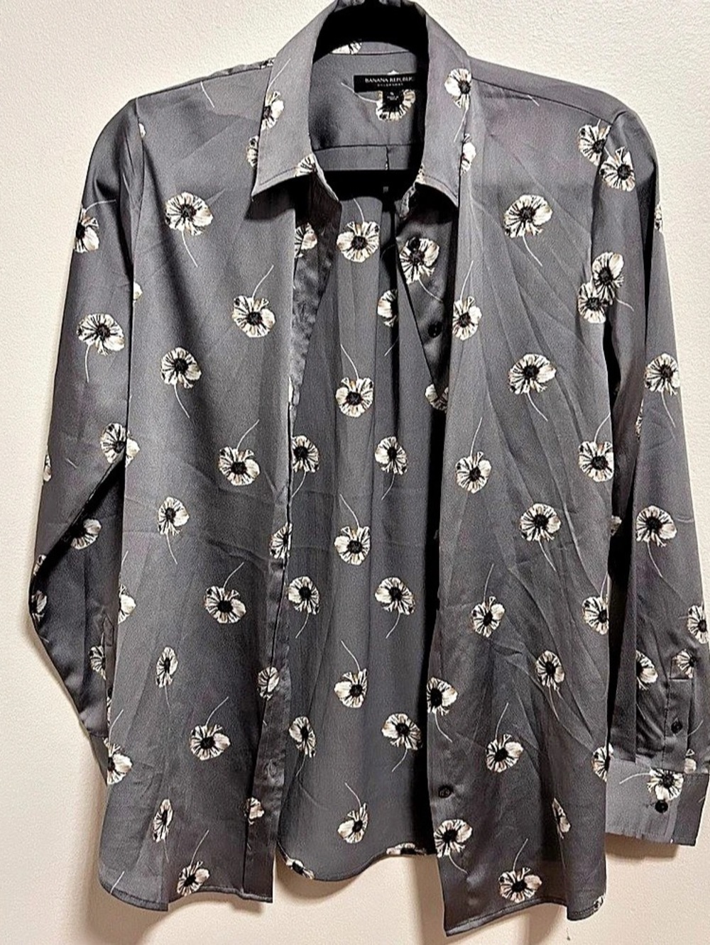 Banana Republic The Dillon Shirt Floral Button Down Gray & White